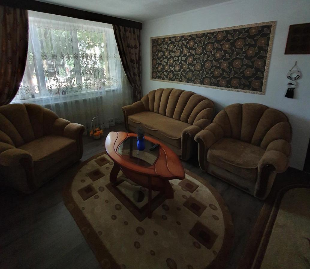 Sweet Home & Liliana Tecuci Luaran gambar